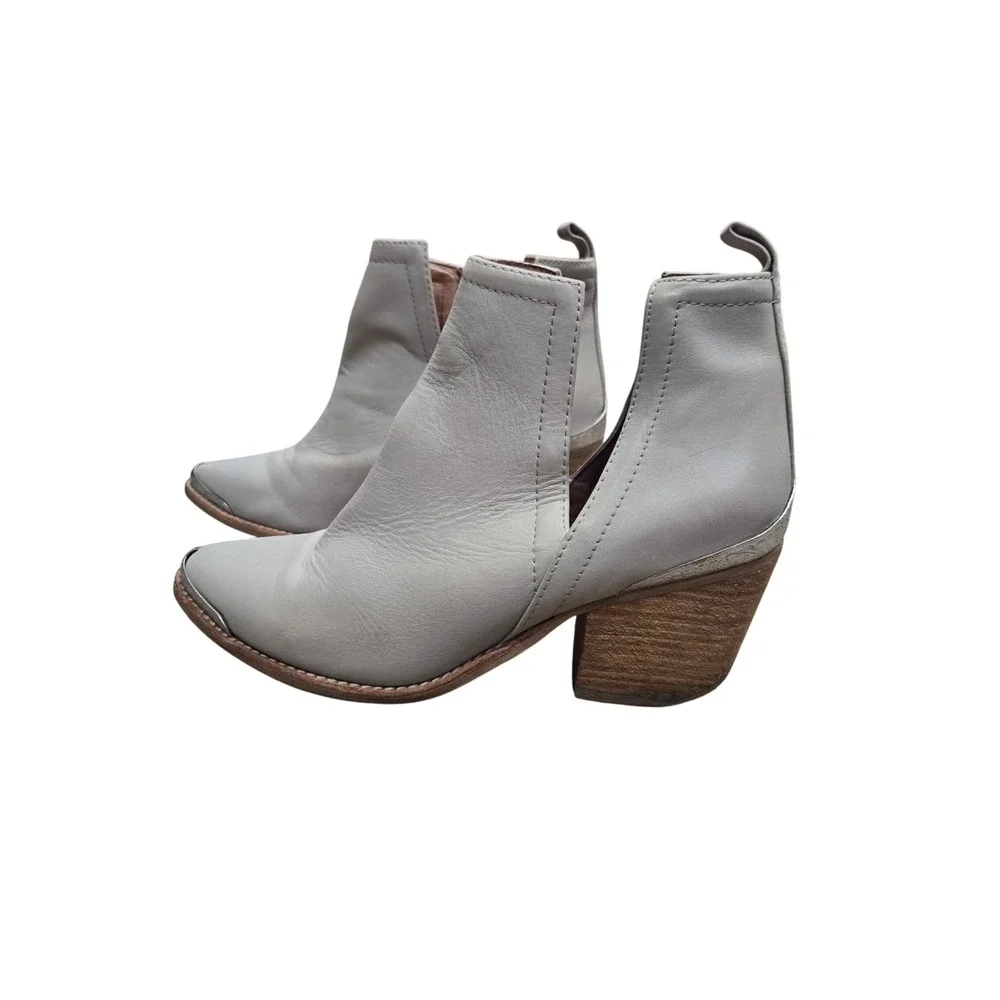 Jeffrey Campbell Taupe Leather Western Ankle Boots Metal Tip Size 8 FLAWS Rodeo